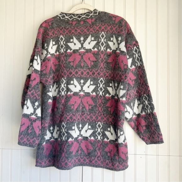 Vintage Needles and Yarn Size M Fair Island Gray Pink Pull Over Sweater - Picture 5 of 5
